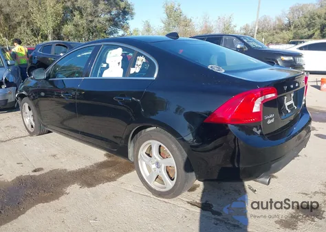 2013 Volvo S60 T5 z USA, uszkodzony, nr VIN YV1612FS2D2186379